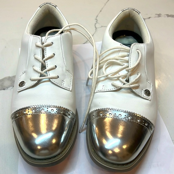 New G/FORE CAP TOE GALLIVANTER GOLF SHOE G4LC20EF04-S/SHK WHITE/SILVER US W 8.5 - Picture 1 of 7